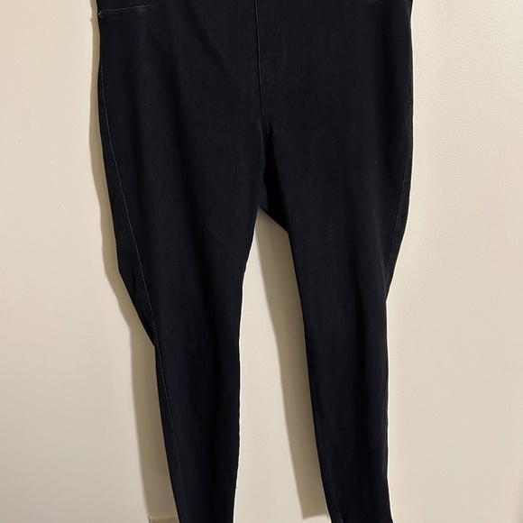 Jennifer Lopez Pull-on Jeggings - Picture 1 of 3